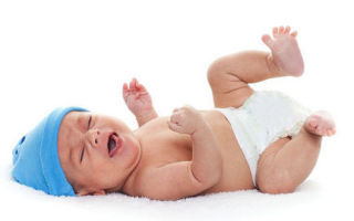 Что делать если  у новорожденного понос — помощь младенцу