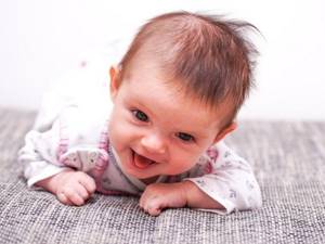У новорожденного болит животик: причины, как помочь грудничку
