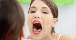 Причины неприятного запаха изо рта при здоровых зубах, лечение