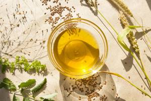 Чем полезно льняное масло, как правильно пить его натощак?