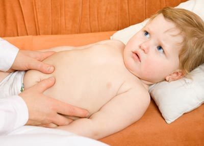 Почему у ребенка бывает твердый и вздутый живот и болит