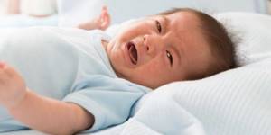 У новорожденного болит животик: причины, как помочь грудничку