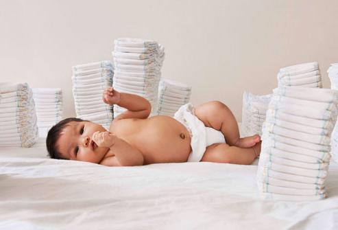 Понос у грудничка (новорожденного) что делать и чем лечить?