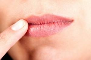 Заеды на губах: причины, как и чем лечить