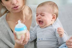 Почему повышается температура и болит живот у ребенка