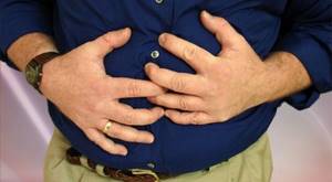 Распирание и тяжесть в желудке: причины, лечение вздутия живота