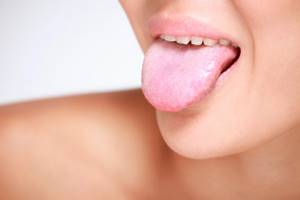 Серый налет на языке у взрослых: причины возникновения, методы лечения