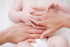 У грудничка урчит в животе: причины если сильно бурчит у ребенка в животике