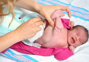 Понос у грудничка (новорожденного) при грудном вскармливании - признаки