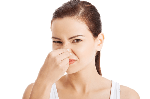Запах кала изо рта: причины и лечение, от тела человека пахнет фекалиями