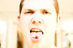 Почему появляется горечь во рту: причины болезни, лечение постоянного горького вкуса