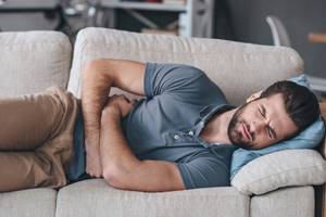 Боль внизу живота у мужчин: причины тянущей, ноющей резкой, режущей боли, лечение